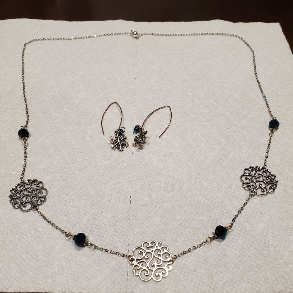 Snowflake Earring Set with 30 inch Matching Necklace Silvertone Handmade…